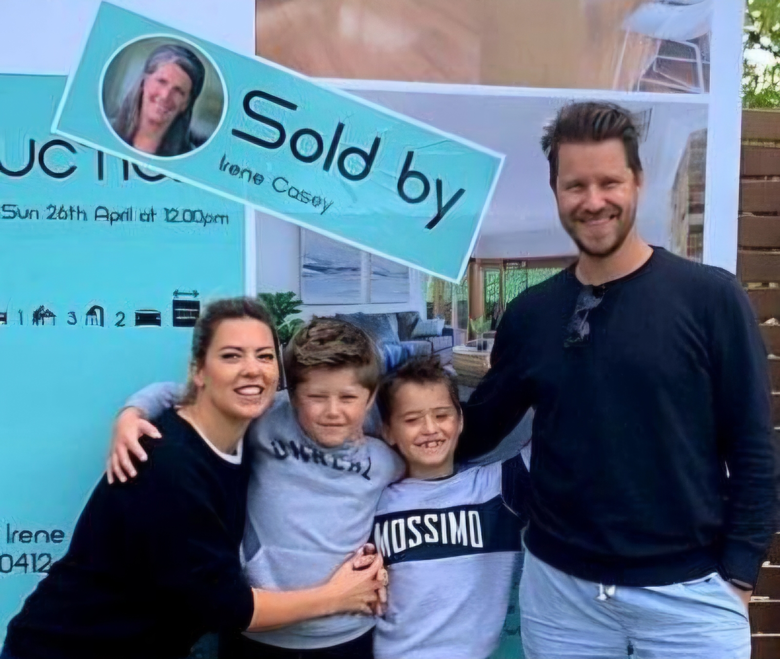 Elegant Sunday auction conducted by female real estate agent in Melbourne Victoria