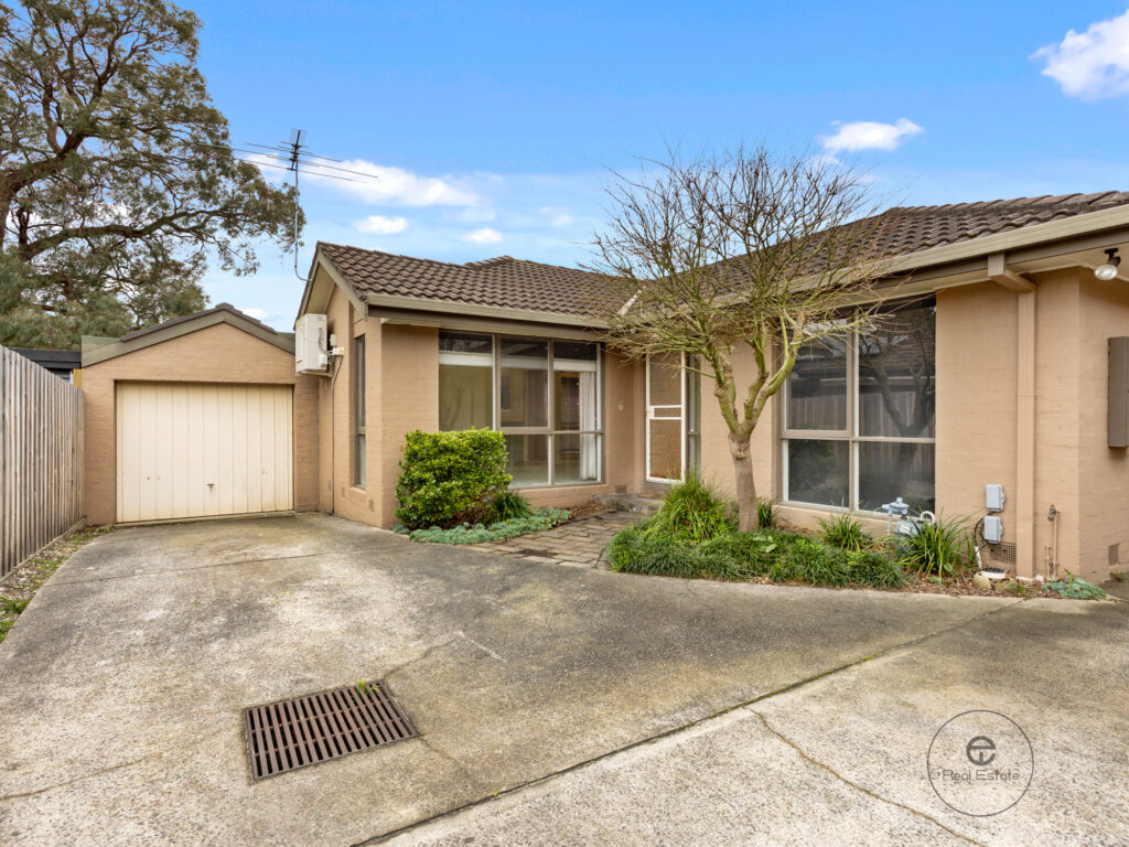 Front view of 2 bedroom unit for rent 3/18 McClares Road Vermont VIC 3133 single garage driveway real estate Vermont