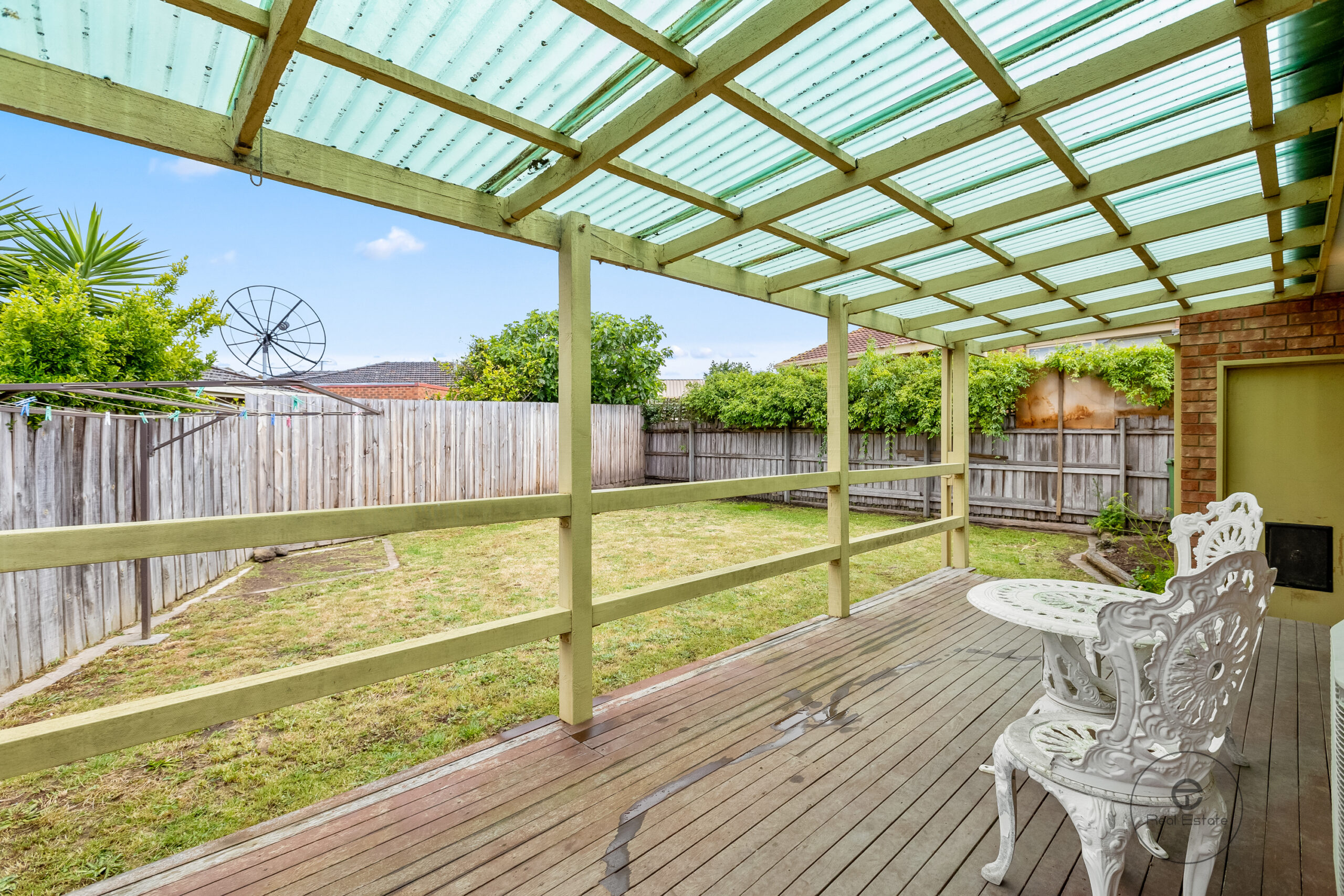 Outdoor entertaining deck house for rent 25 McKeon Circuit Dandenong North VIC