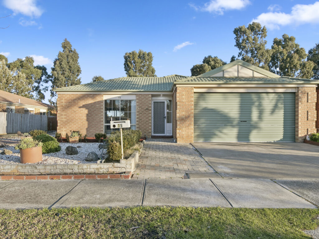 Sold property 15 Trafalgar Way Cranbourne East VIC 3977 by Elite Women Real Estate