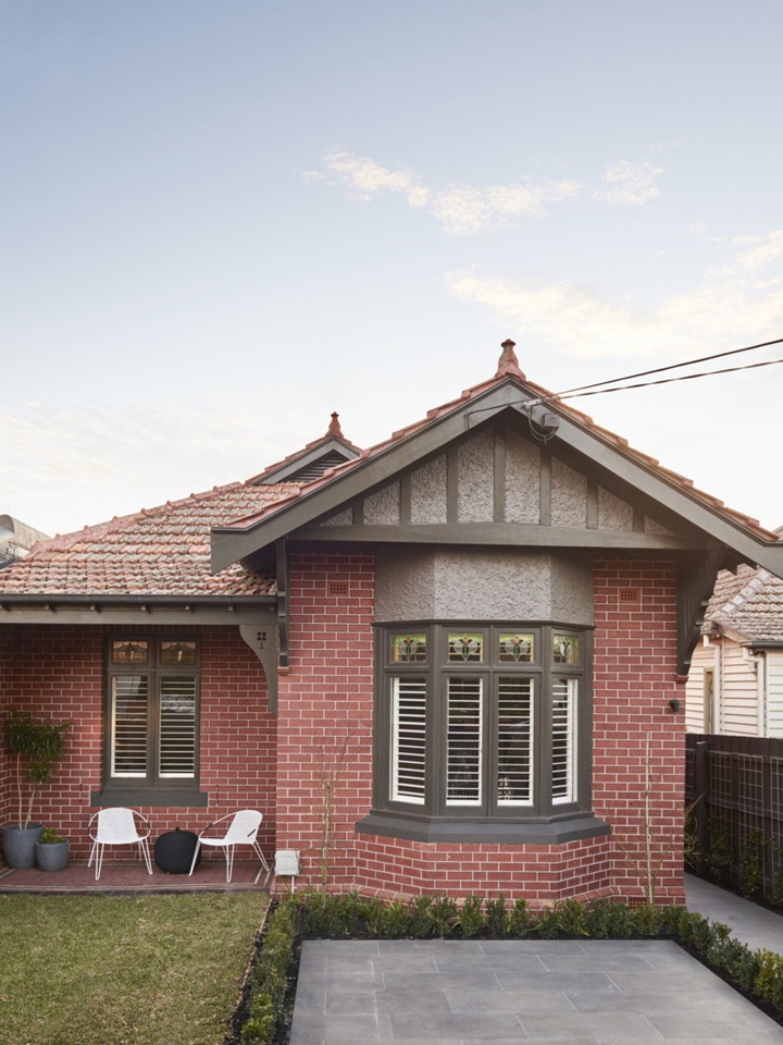 Front facade of Edwardian brick home at 11 McCombie Street Elsternwick VIC