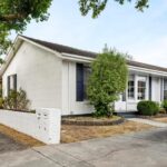 Unit for rent Nunawading VIC front exterior 5-98 Mount Pleasant Road
