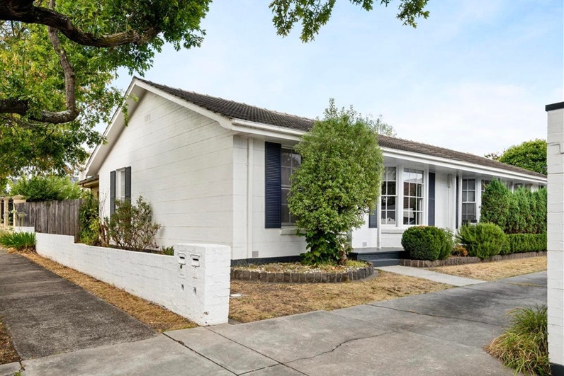 Unit for rent Nunawading VIC front exterior 5-98 Mount Pleasant Road